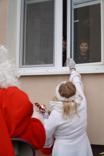 Mikołaj i Śnieżynka z wizytą w Giżycku_fot. J.Maciejewska-Kucfir UM Giżycko